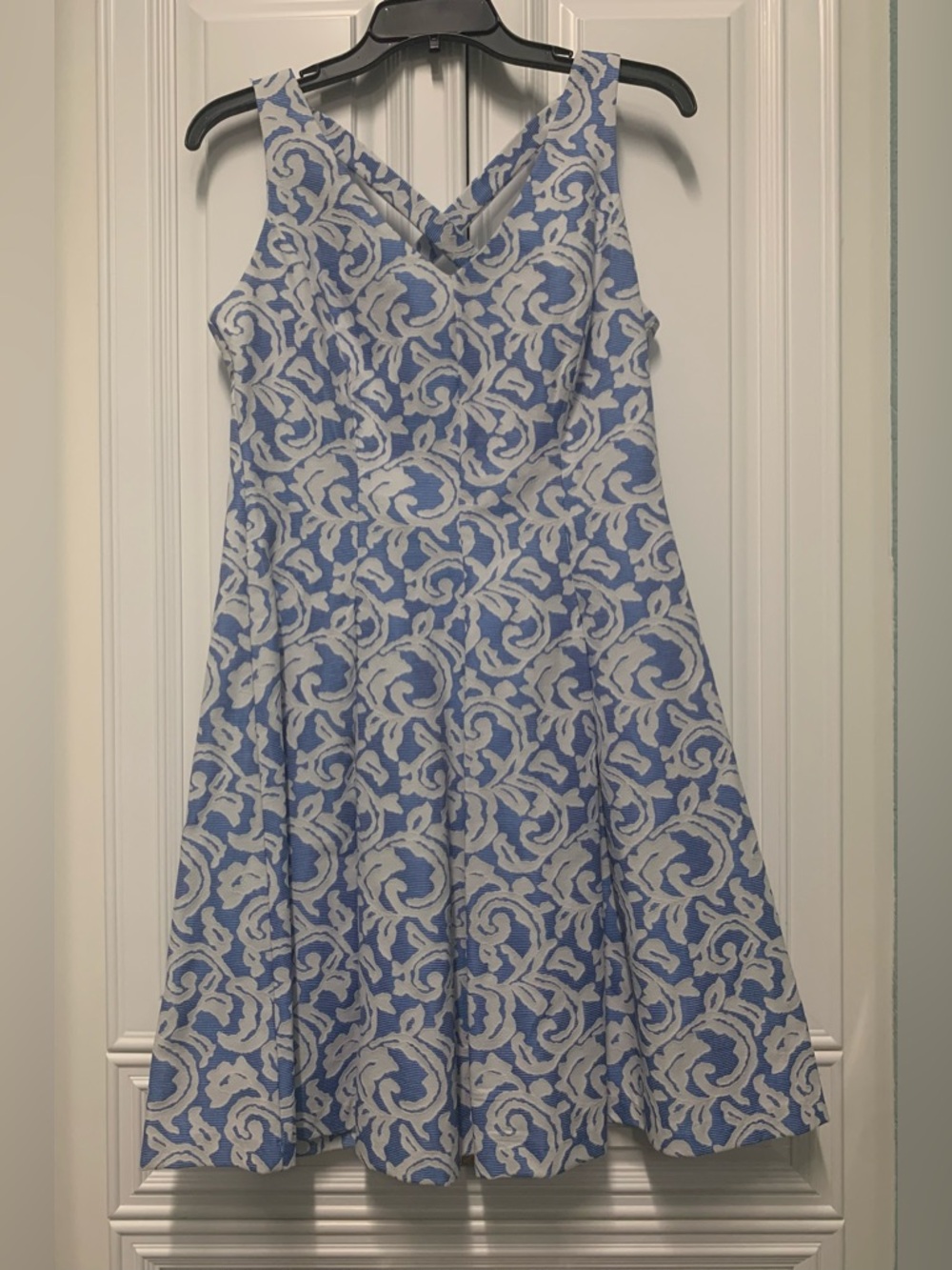 Beautiful Blue & White Dress. Size 6.